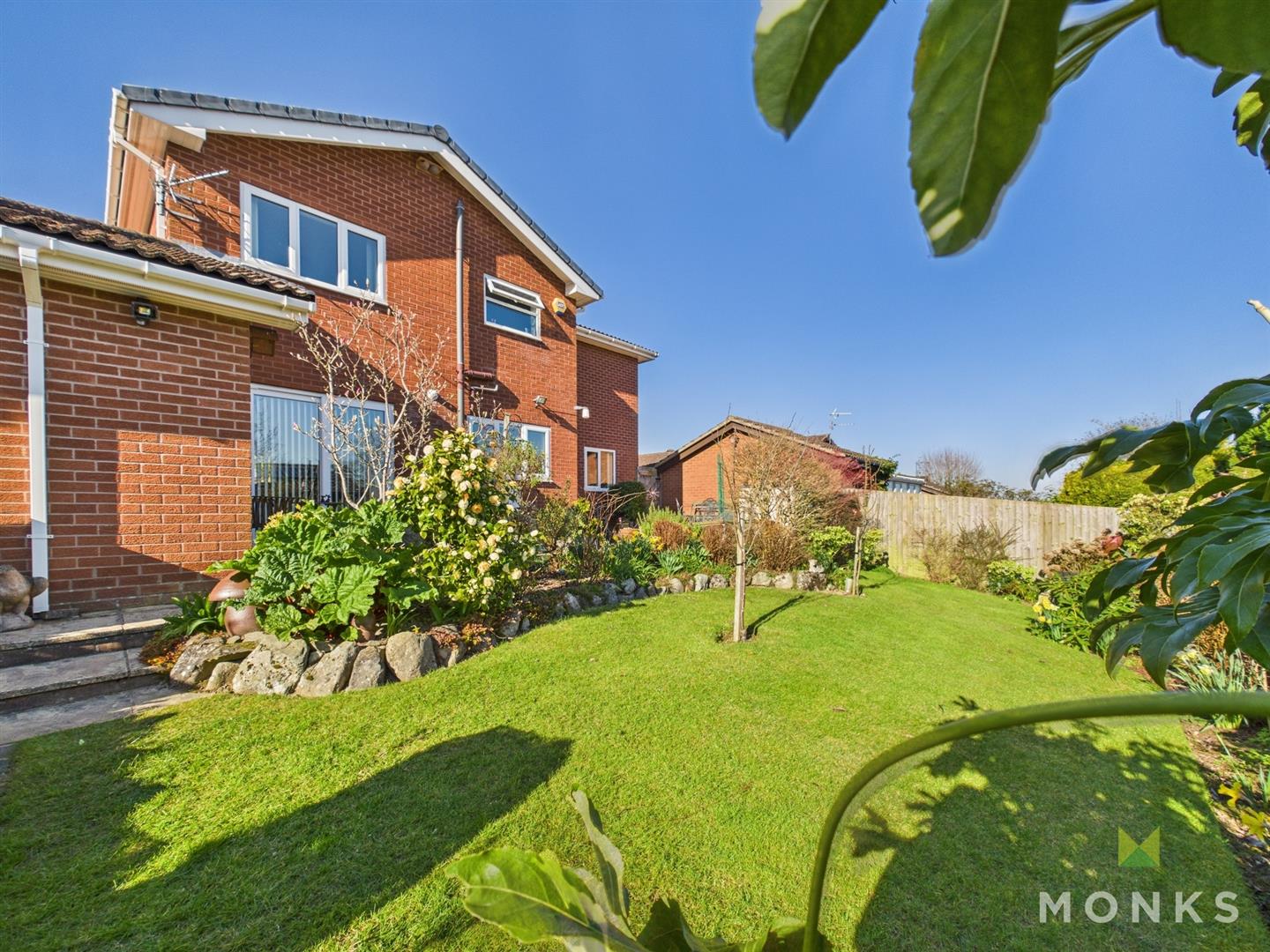 2 Breidden Close, Oswestry, SY11 1TT For Sale